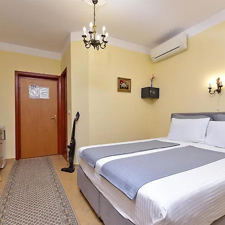 Nada 2452 Guest house 4*